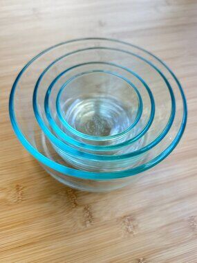 Set of 4 Pyrex Glass Bowls - Microwave safe